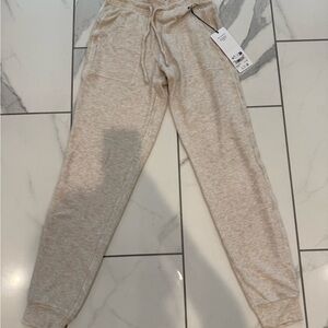 ALO Yoga Kids Sweatpants in Cream